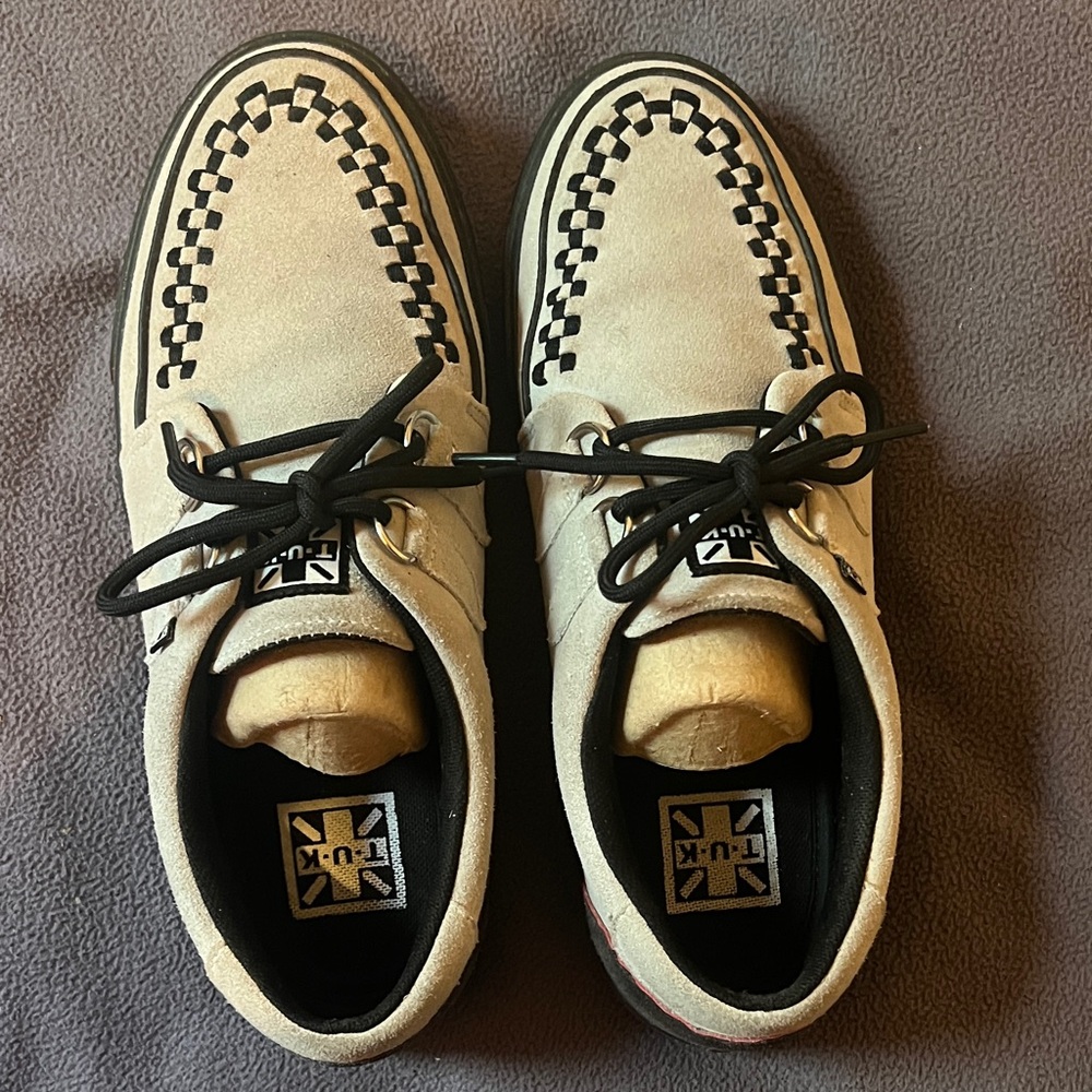T.U.K Men's Grey and Black Leather Sneakers